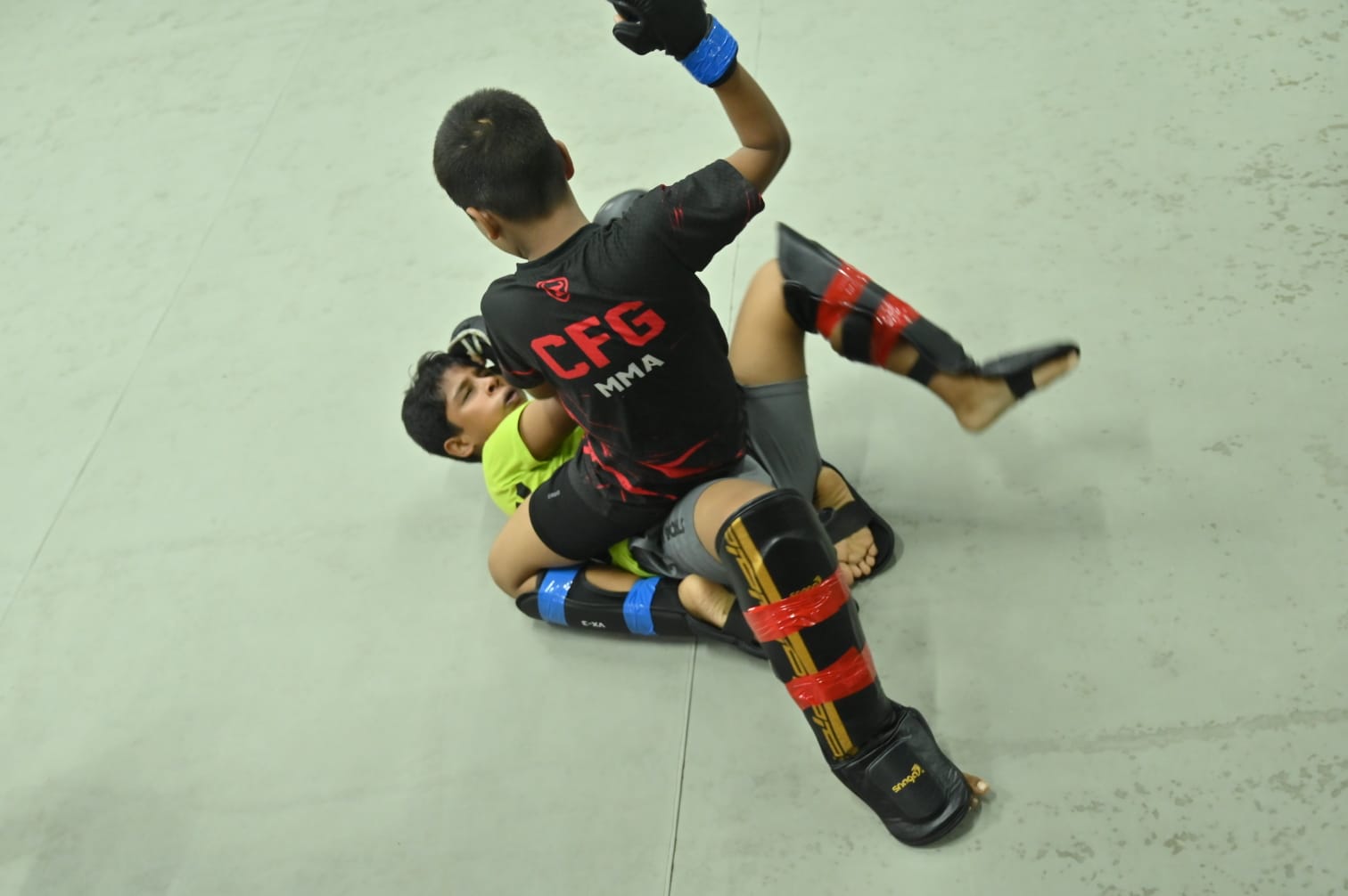 Hand-wrap ritual, pre-session